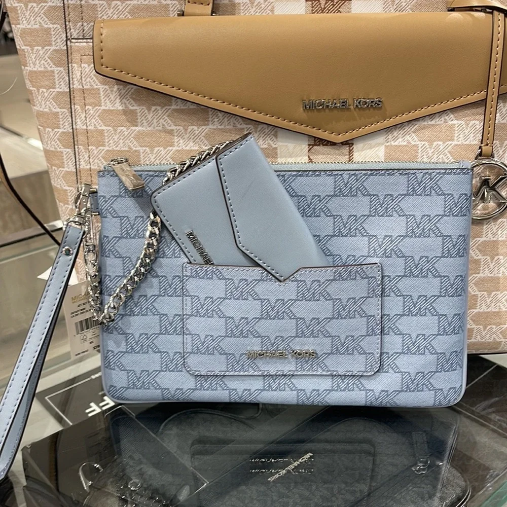 MICHAEL KORS JET SET ITEM LG 2 in 1 CARD CASE & WRISTLET Pale Blue NWT